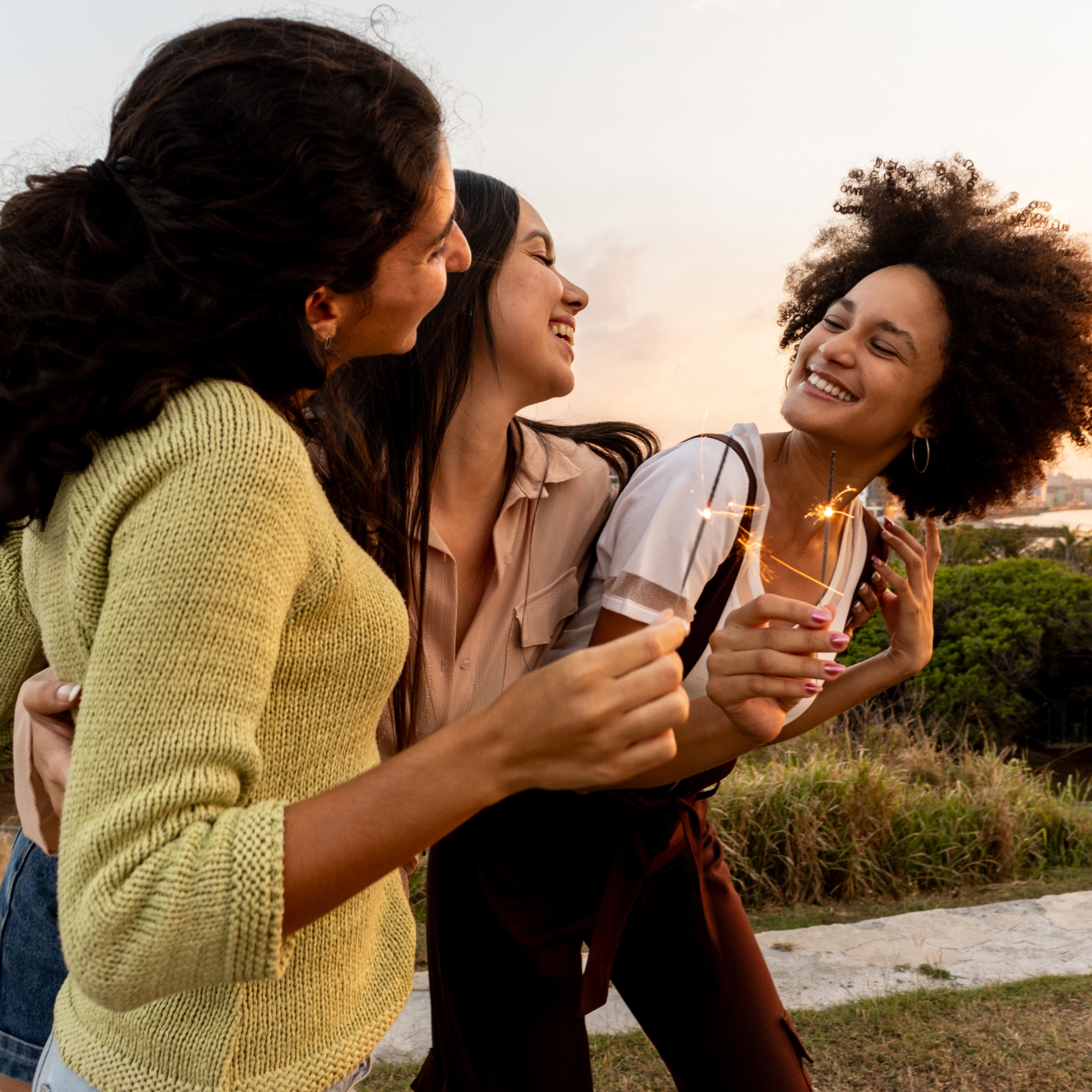 happy-women-smiling-1800x1800